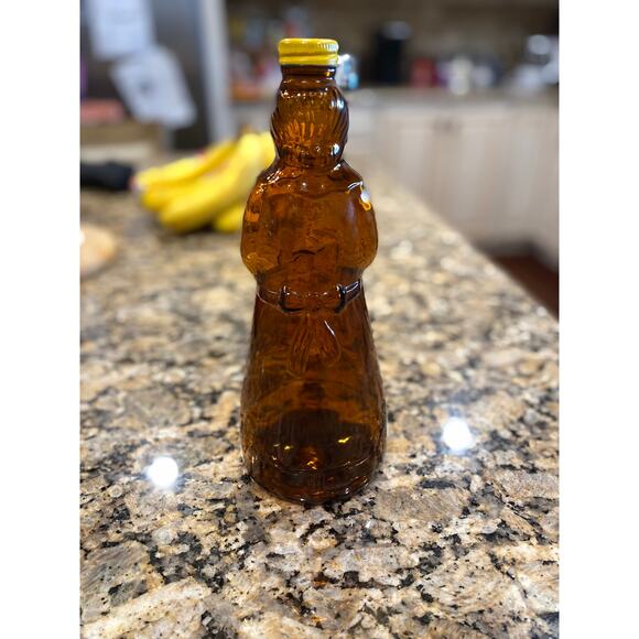 Vintage 1970's Mrs. Butterworth Amber Syrup Jars with original lid set of 2 - Picture 9 of 11